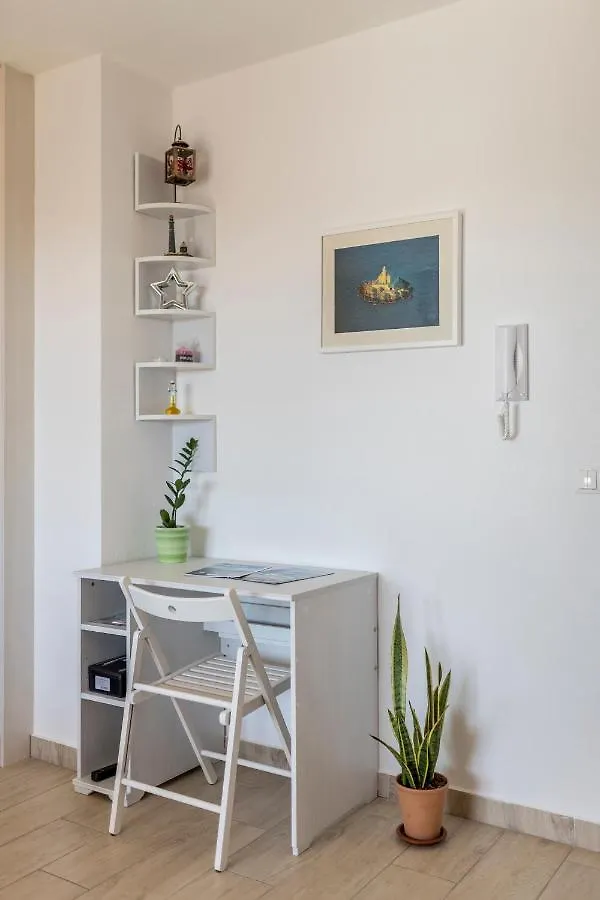 Apartment Apart Sa Terasom 250M Od Plaze,Parking,Wi Fi,Rostilj Trogir