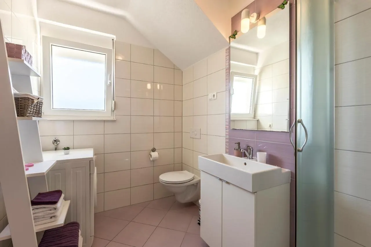 Apart Sa Terasom 250M Od Plaze,Parking,Wi Fi,Rostilj Trogir 0*,