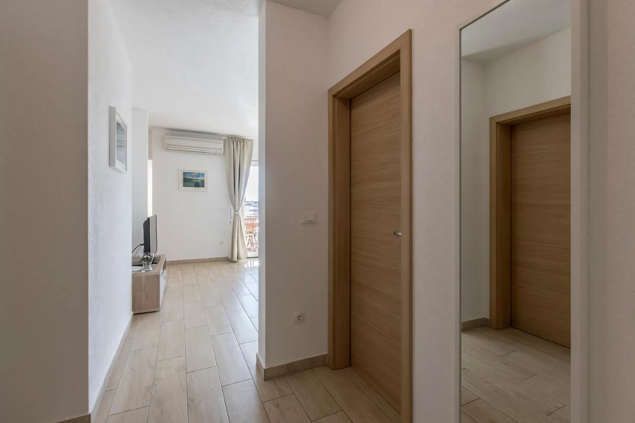 Apart Sa Terasom 250M Od Plaze,Parking,Wi Fi,Rostilj Trogir