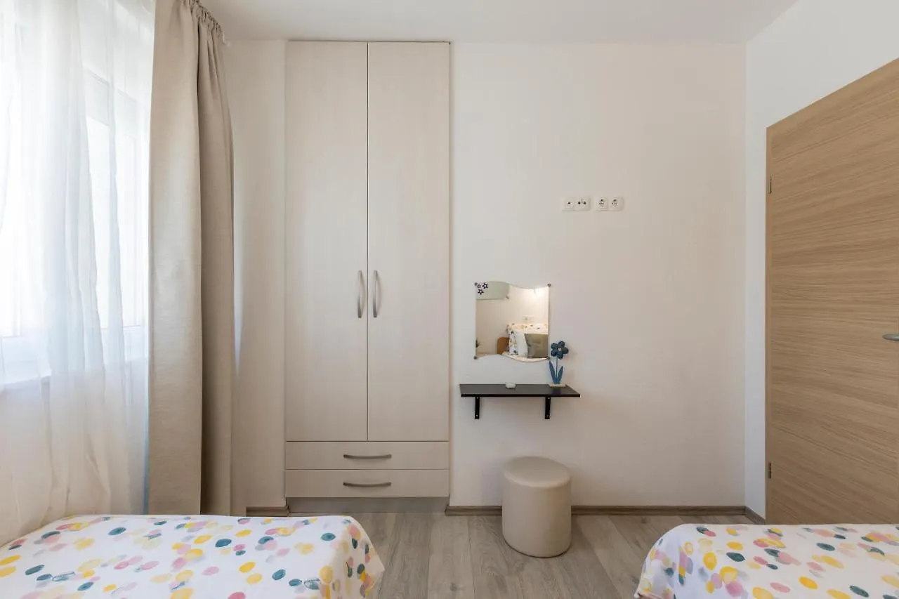 Apartment Apart Sa Terasom 250M Od Plaze,Parking,Wi Fi,Rostilj Trogir Croatia