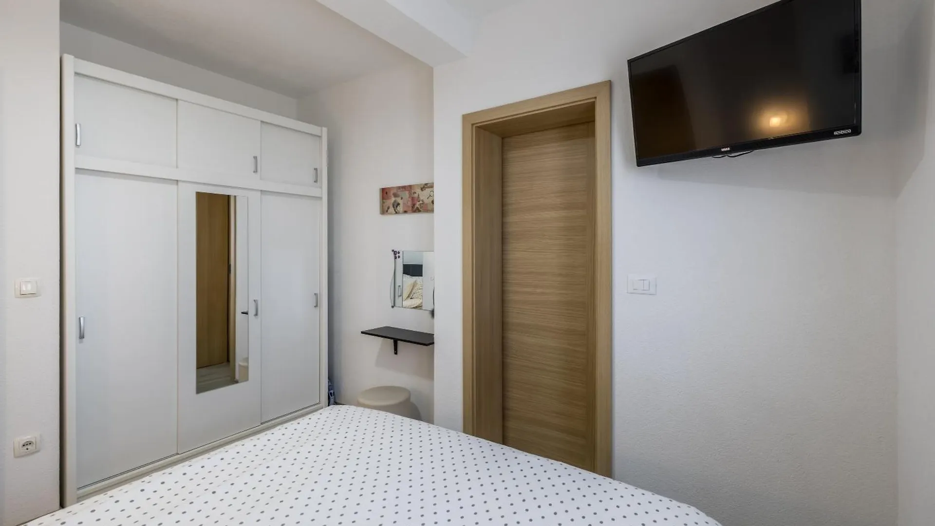 Apart Sa Terasom 250M Od Plaze,Parking,Wi Fi,Rostilj Trogir Apartment