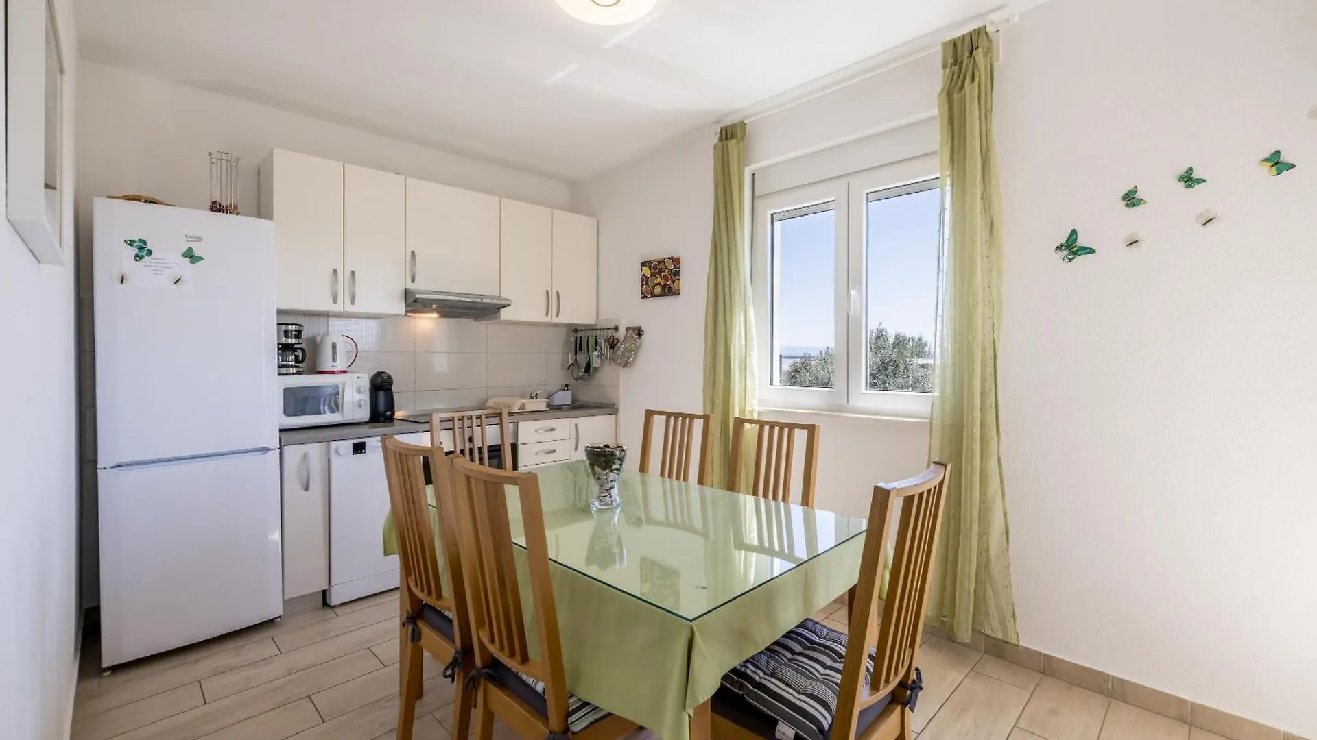 Apart Sa Terasom 250M Od Plaze,Parking,Wi Fi,Rostilj Trogir 0*,  Croatia
