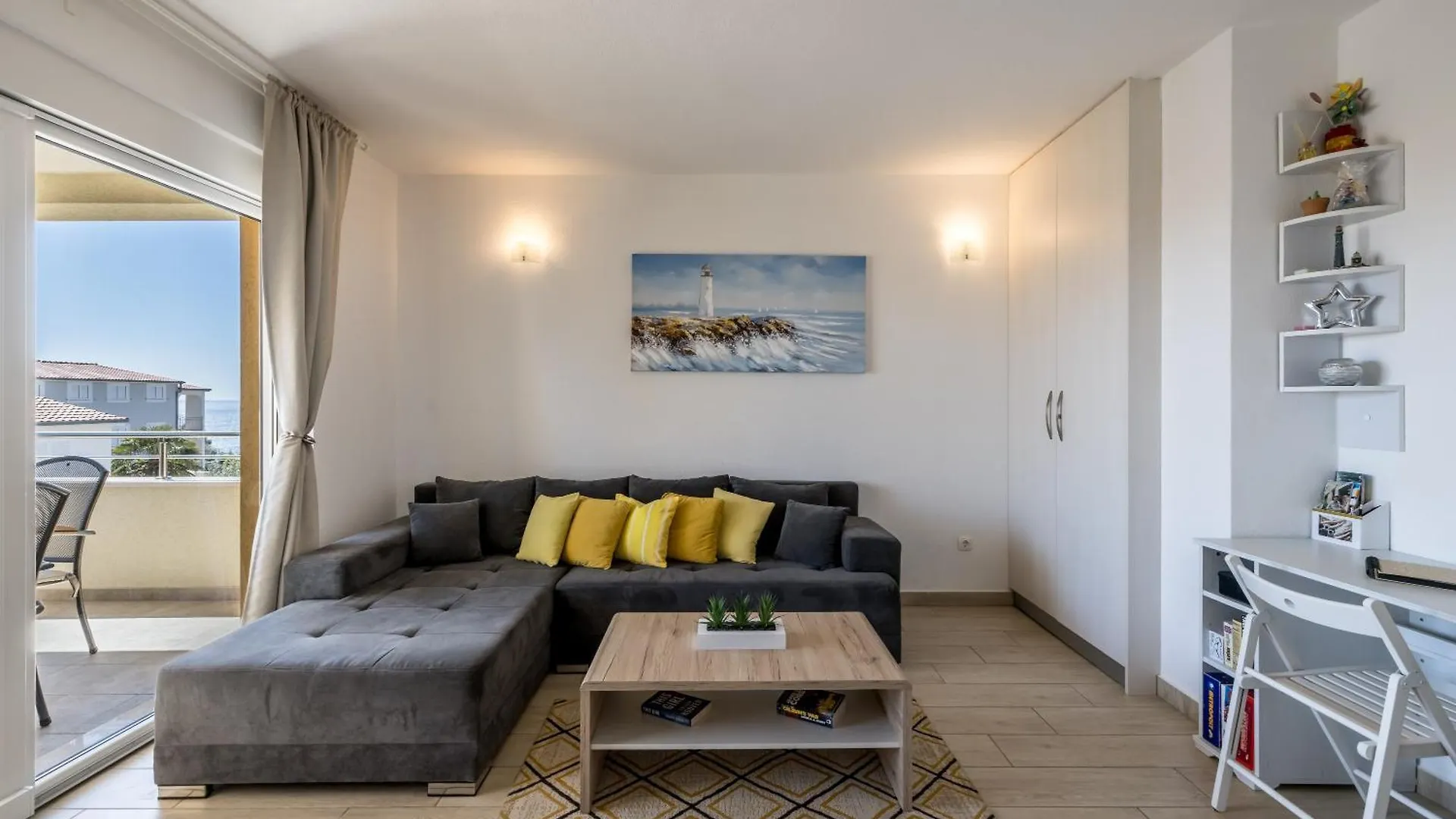 Apart Sa Terasom 250M Od Plaze,Parking,Wi Fi,Rostilj Trogir 0*,