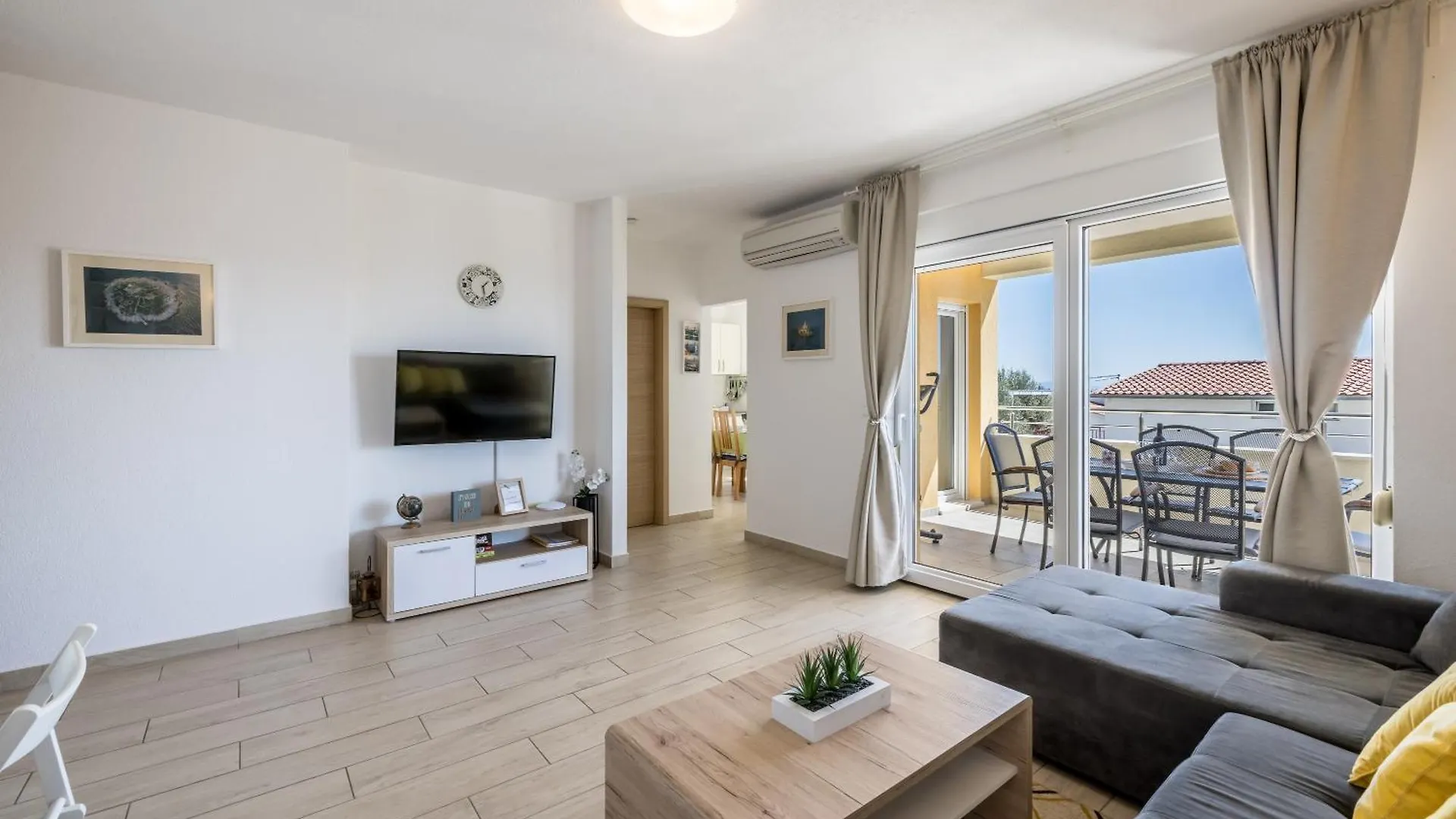 Apart Sa Terasom 250M Od Plaze,Parking,Wi Fi,Rostilj Trogir 0*,  Croatia